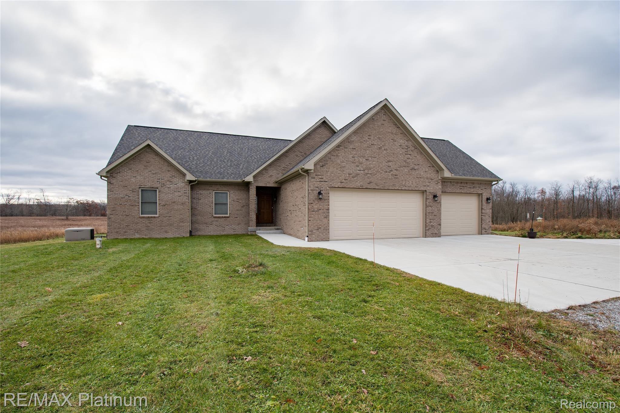 11195 Halsey Road Grand Blanc, MI 48439 - Photo 2 of 55 11195 Halsey HDR35.jpg