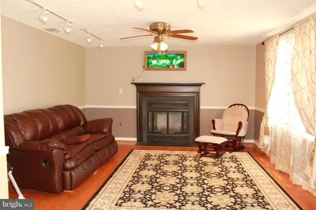 $3,600 | 18717 Flower Hill Way, Gaithersburg, MD 20879