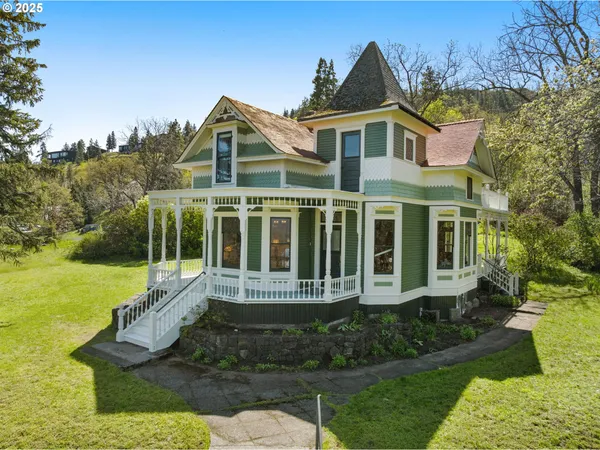 $1,295,000 | 704 3rd Avenue, Mosier, OR 97040