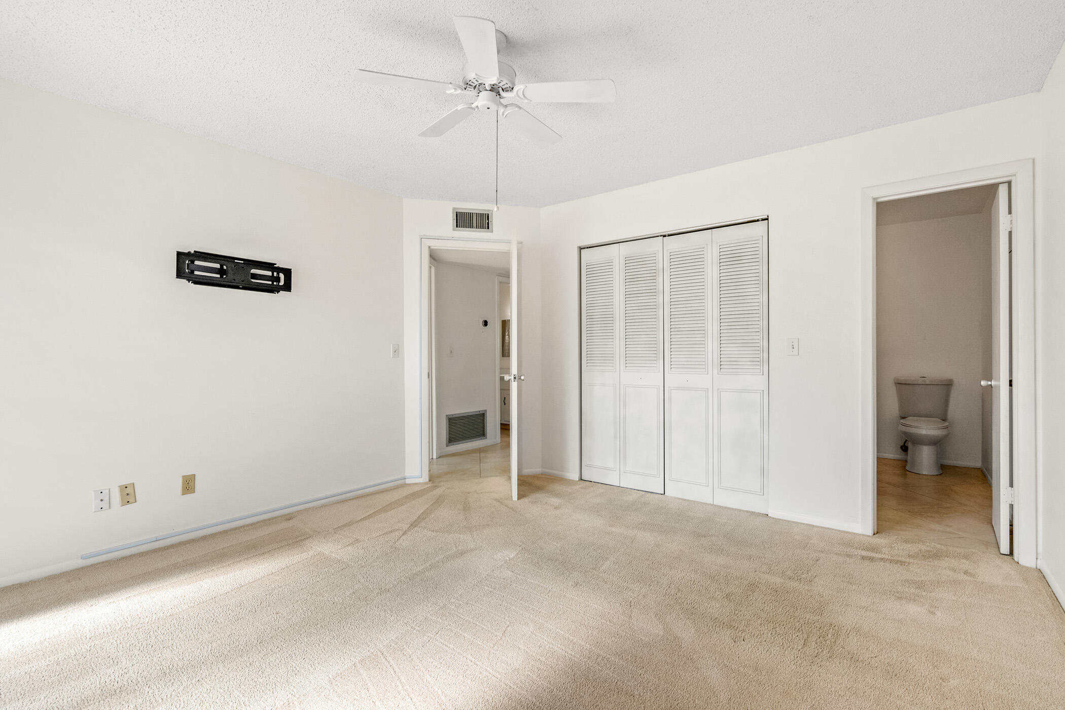 Undisclosed Address Vero Beach, FL 32962 - Photo 21 of 34 an empty room with closet and a chandelier fan