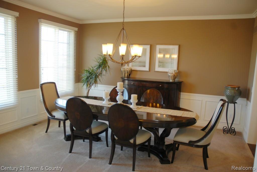 2947 South Addison Circle Rochester, MI 48306 - Photo 22 of 54 Dining Room