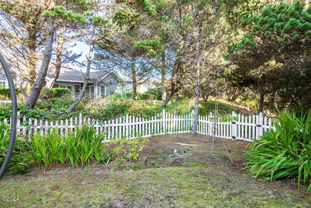 230 Southwest 61 Street Newport, OR 97366 - Photo 31 of 43 230SW61stSt-web-31