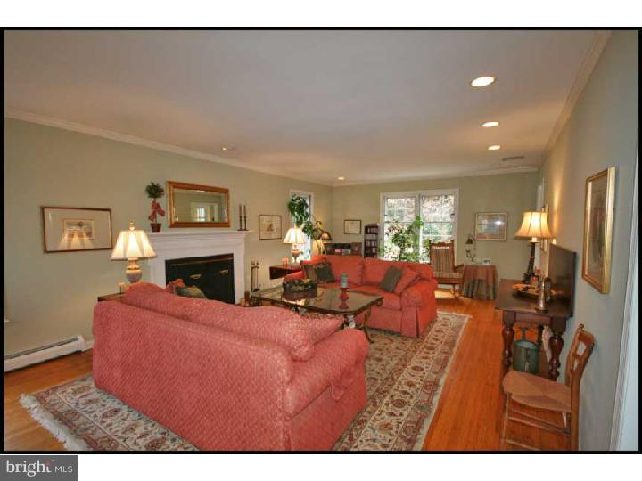 594 Contention Lane Berwyn, PA 19312 - Photo 5 of 24 Living Room