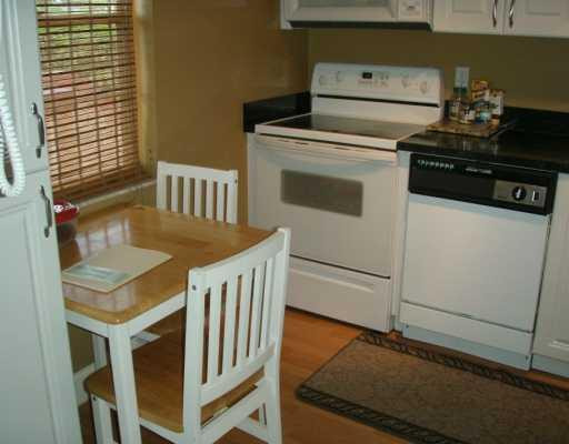 9220 Southwest 3rd Street, Unit 9160 Boca Raton, FL 33428 - Photo 2 of 8 Kitchen
