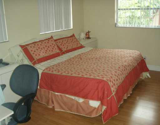 9220 Southwest 3rd Street, Unit 9160 Boca Raton, FL 33428 - Photo 5 of 8 Master Bedroom