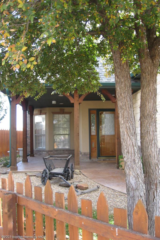 7 Monet Rue Amarillo, TX 79121 - Photo 2 of 3 Sidewalk to house