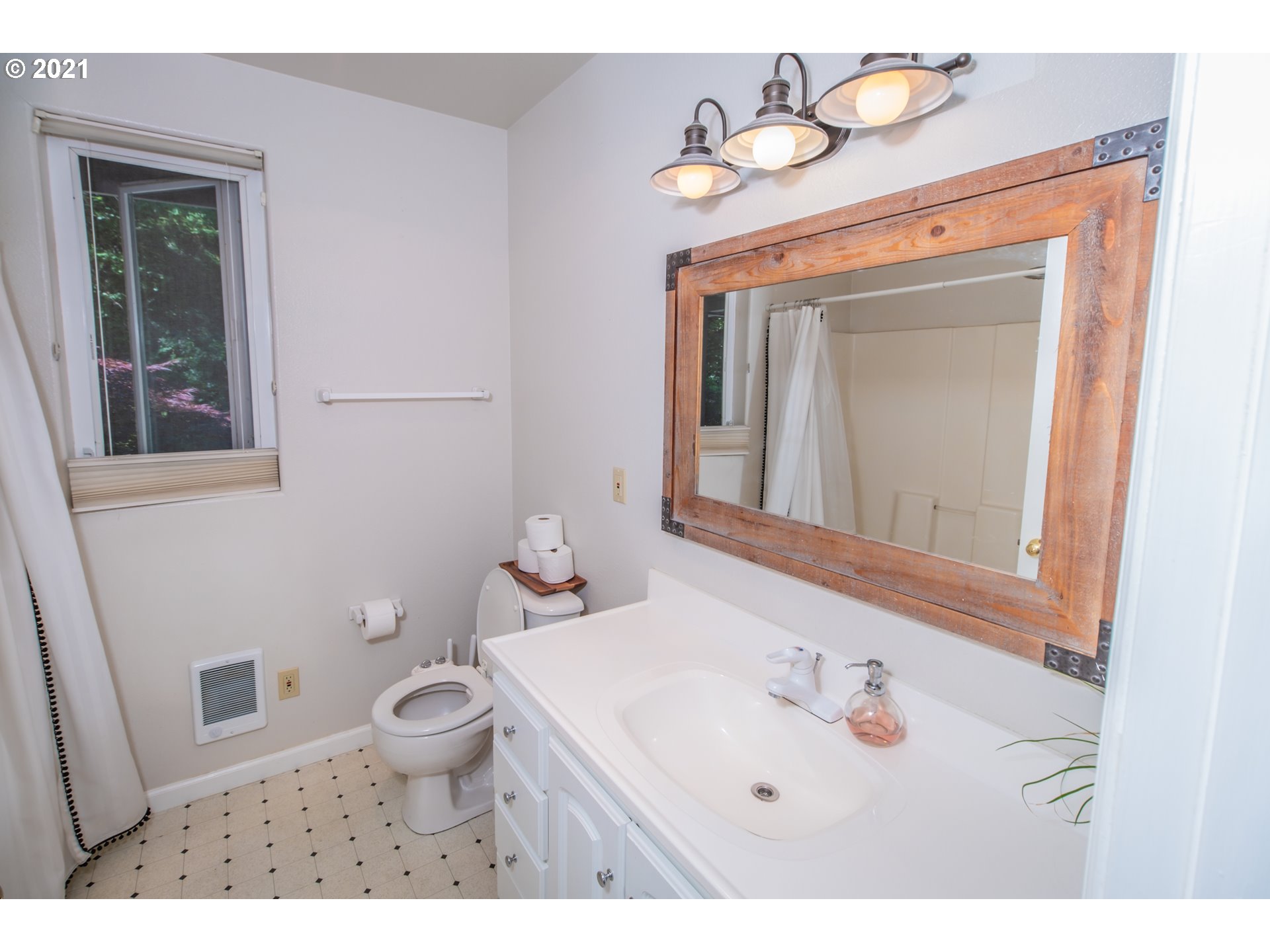 11111 East Mapleton Road Mapleton, OR 97453 - Photo 17 of 27 Gallery Image 17