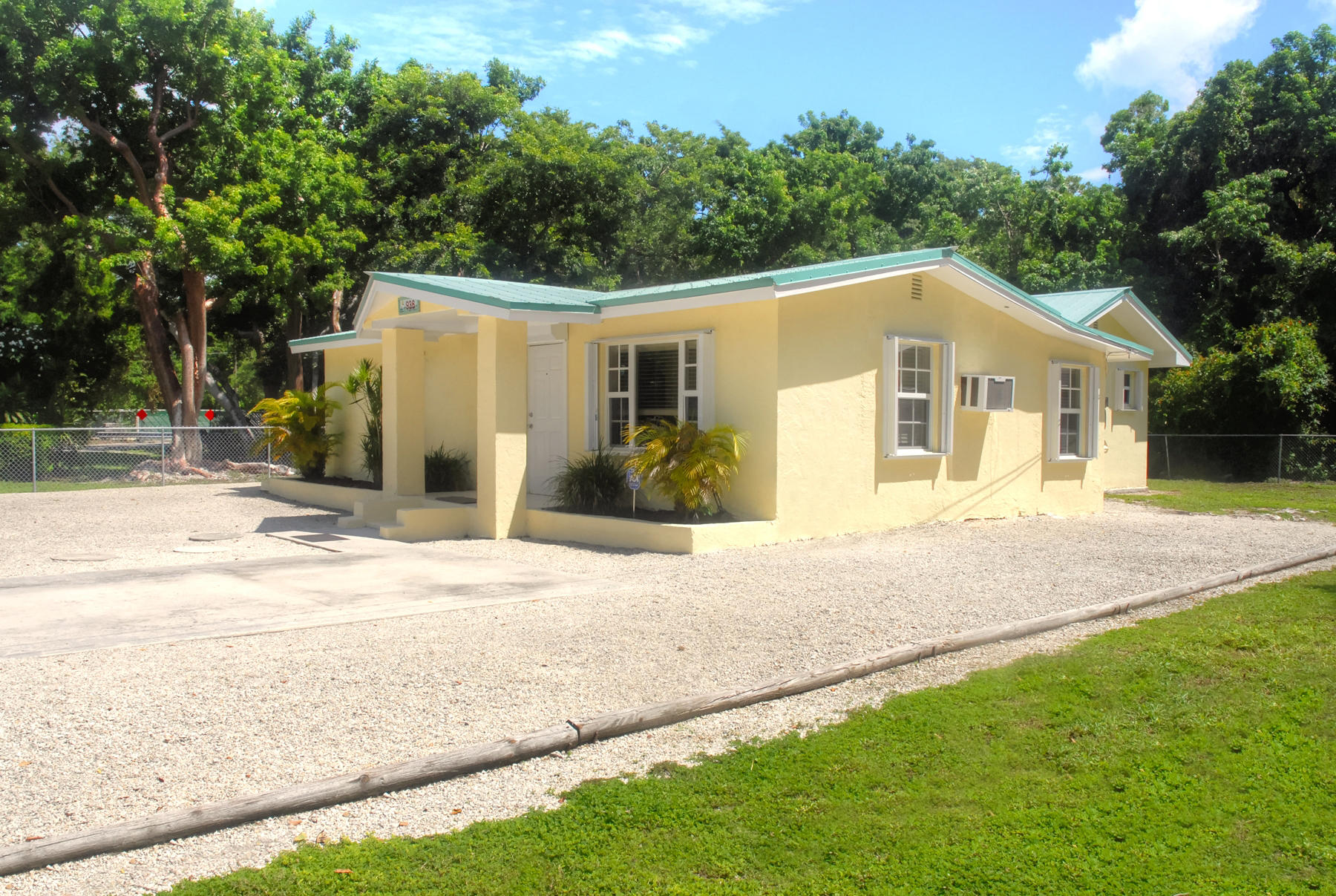 936 La Paloma Road Key Largo, FL 33037 - Photo 18 of 20 Alternate View of Front