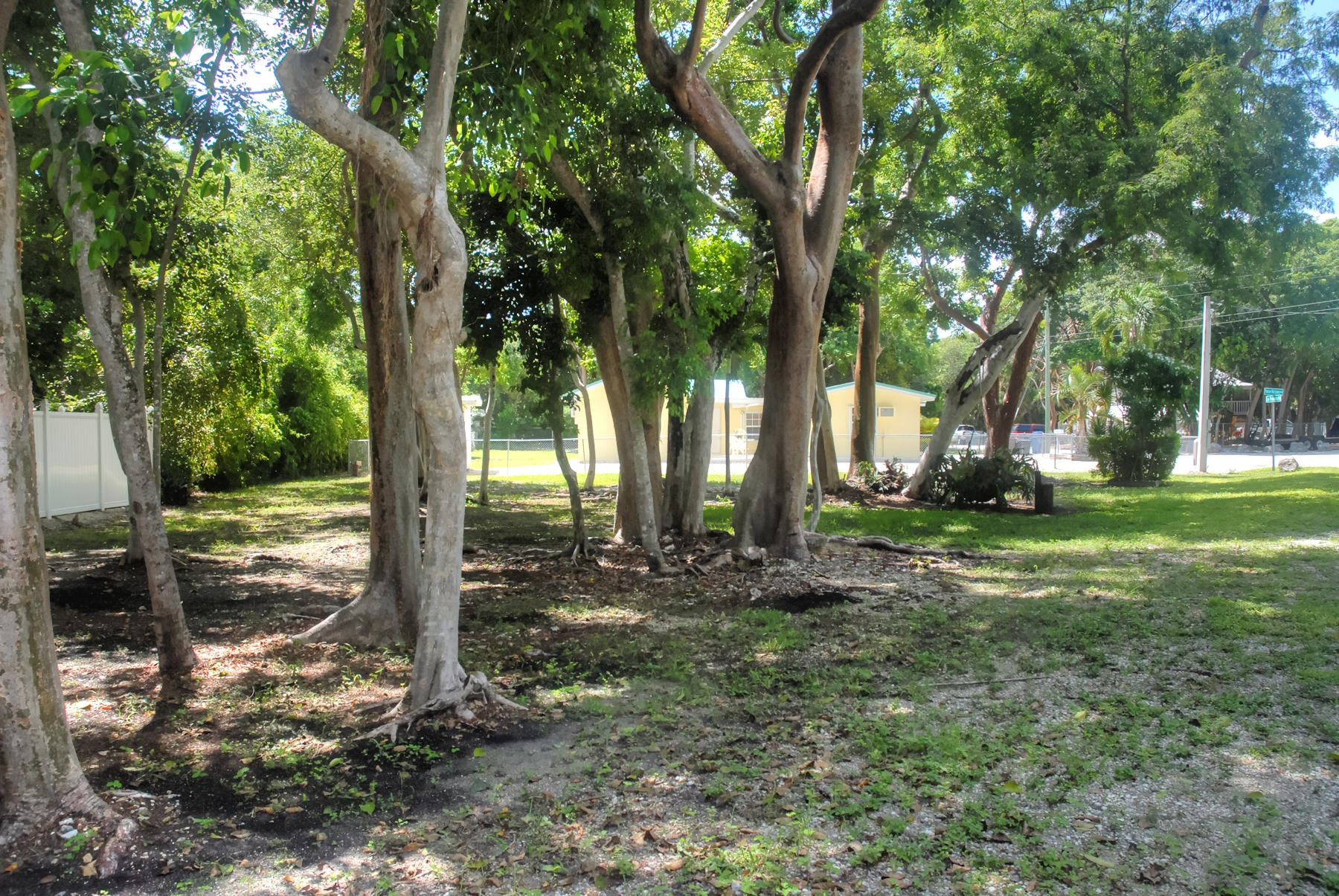 936 La Paloma Road Key Largo, FL 33037 - Photo 19 of 20 Additional Lot on North Side