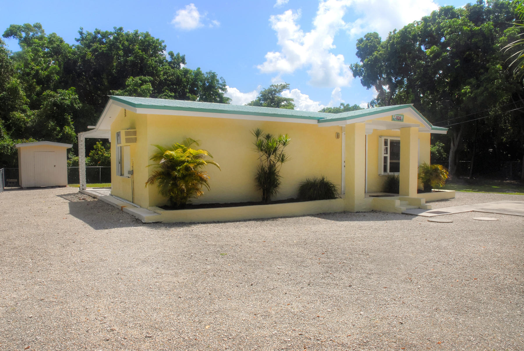 936 La Paloma Road Key Largo, FL 33037 - Photo 2 of 20 Front of Home