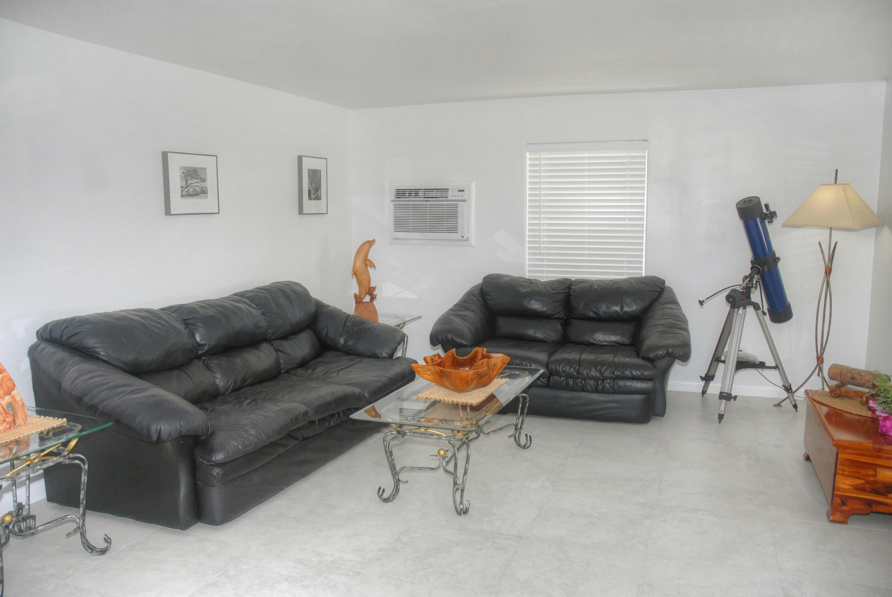 936 La Paloma Road Key Largo, FL 33037 - Photo 4 of 20 Living Room