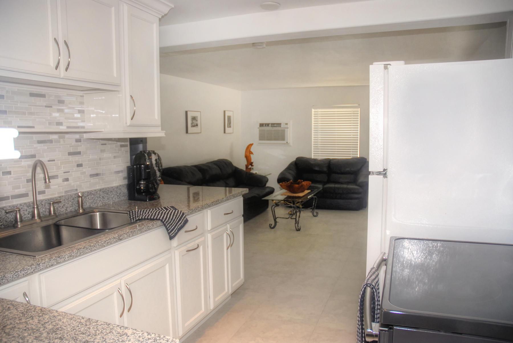 936 La Paloma Road Key Largo, FL 33037 - Photo 7 of 20 Kitchen & Living Room