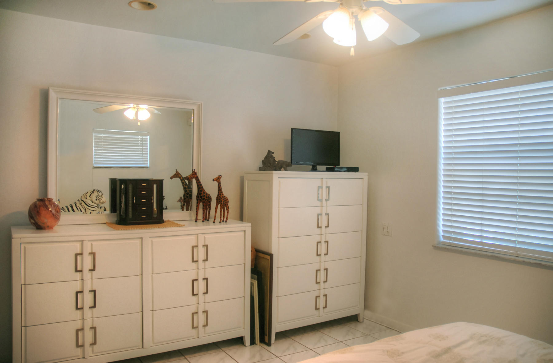 936 La Paloma Road Key Largo, FL 33037 - Photo 10 of 20 Alternate View of Bedroom 1