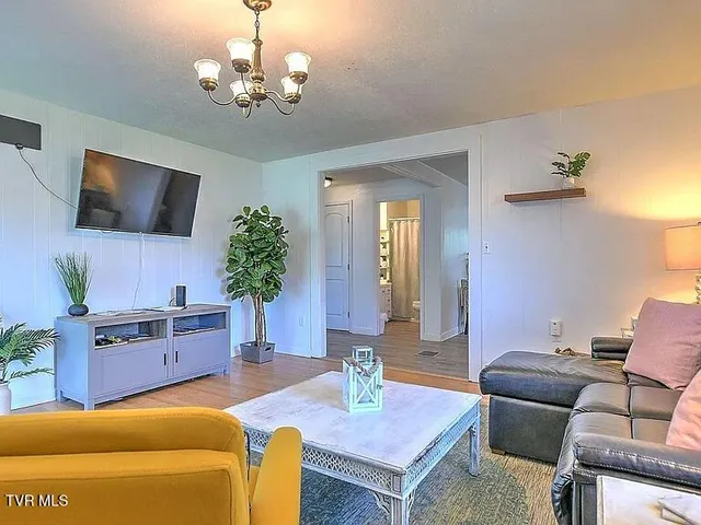 $1,800 | 1601 Cherokee Road, Johnson City, TN 37604