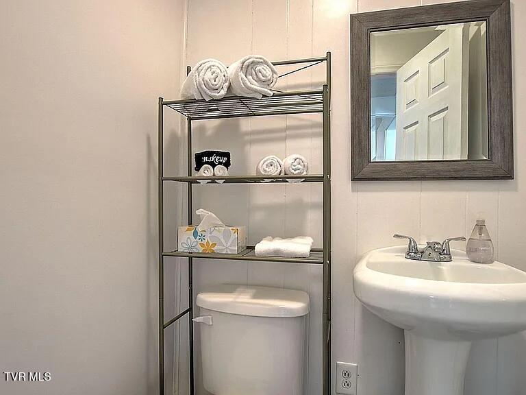 1601 Cherokee Road Johnson City, TN 37604 - Photo 9 of 16 9