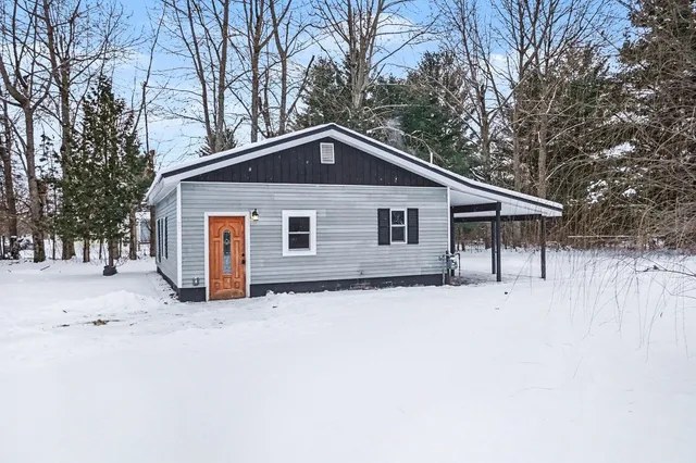 $180,000 | 4997 South Croton Hardy Drive, Newaygo, MI 49337