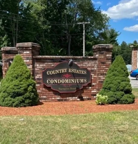 a sign that is sitting on a brick wall