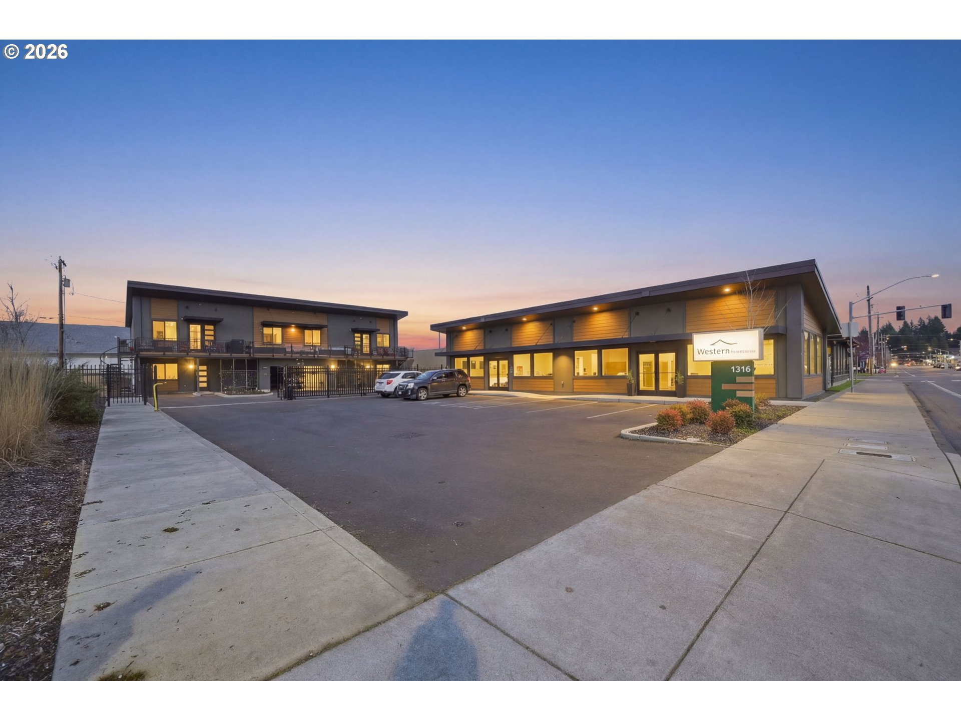 1308 East Main Street Cottage Grove, OR 97424 - Photo 38 of 48 a living room with a couch