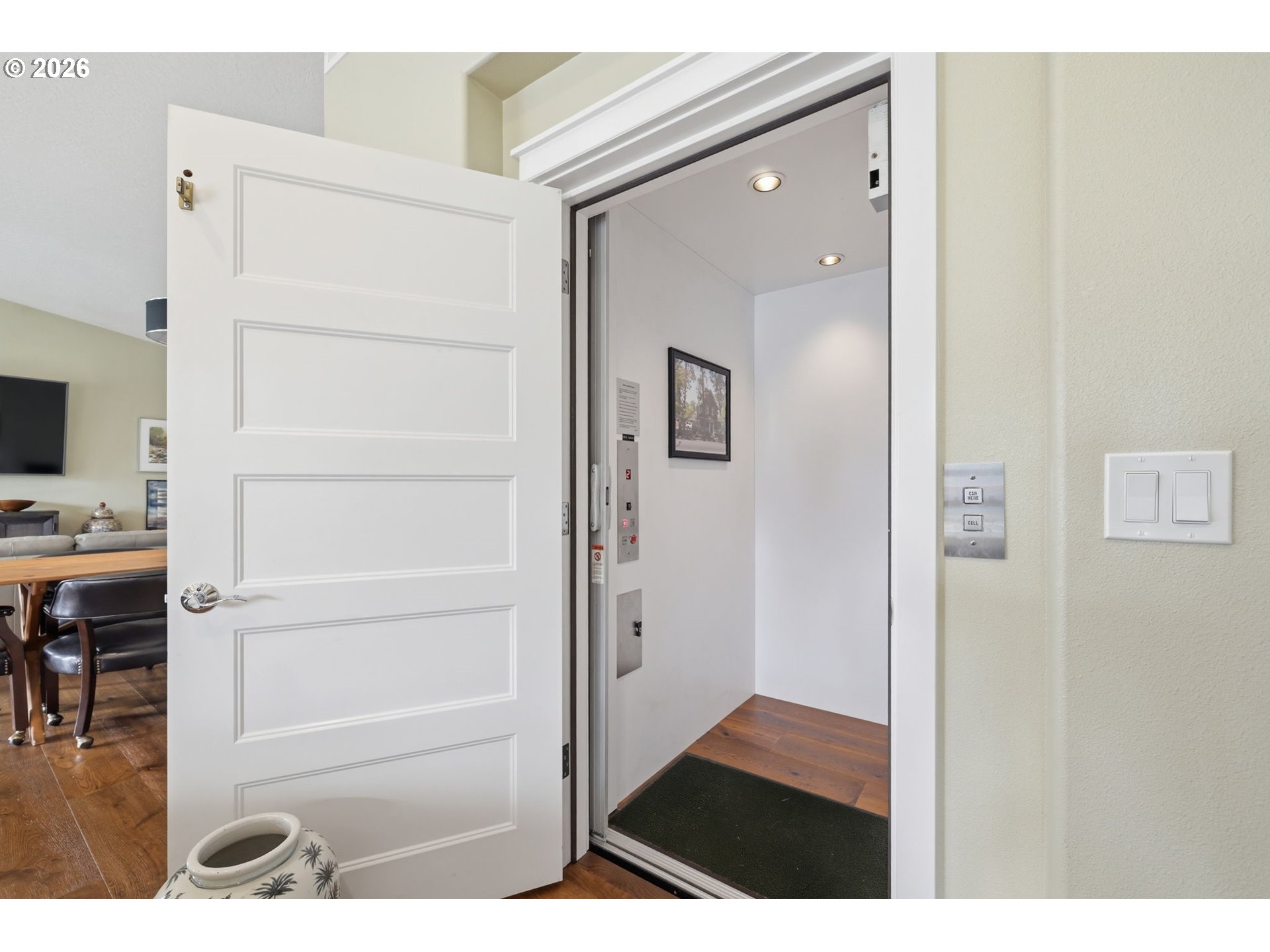 1308 East Main Street Cottage Grove, OR 97424 - Photo 4 of 48 a view of walk in closet