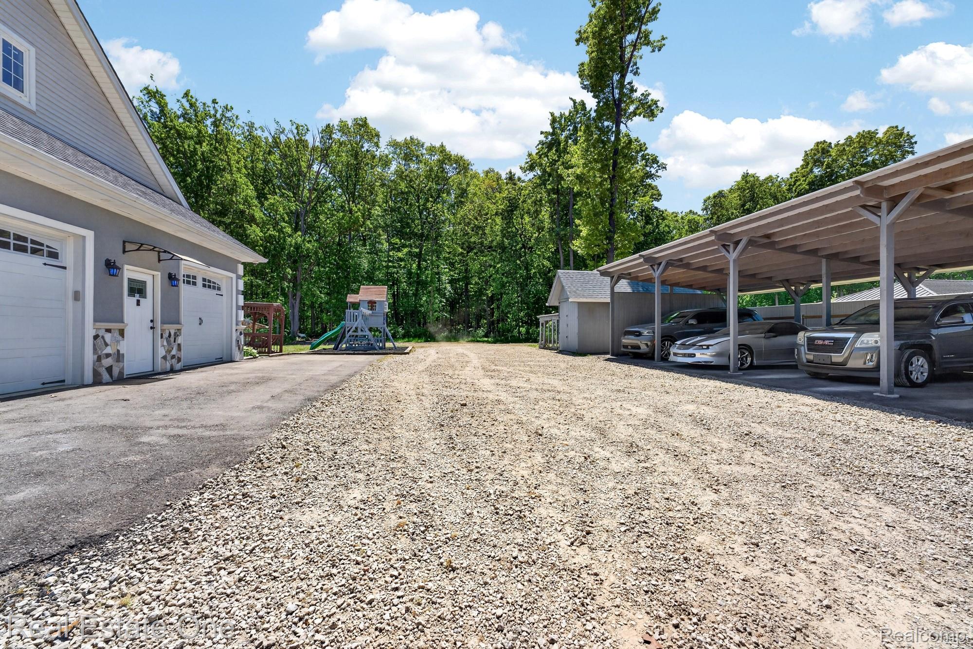 26987 Crawford Road Romulus, MI 48174 - Photo 4 of 51 metro shores media_007.jpg