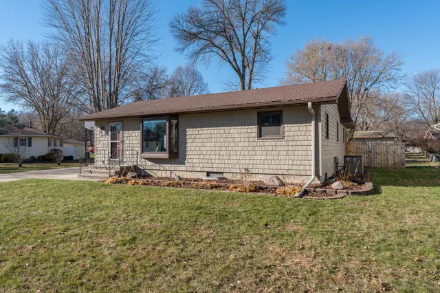 $319,000 | 1444 Howard Street, St. Peter, MN 56082