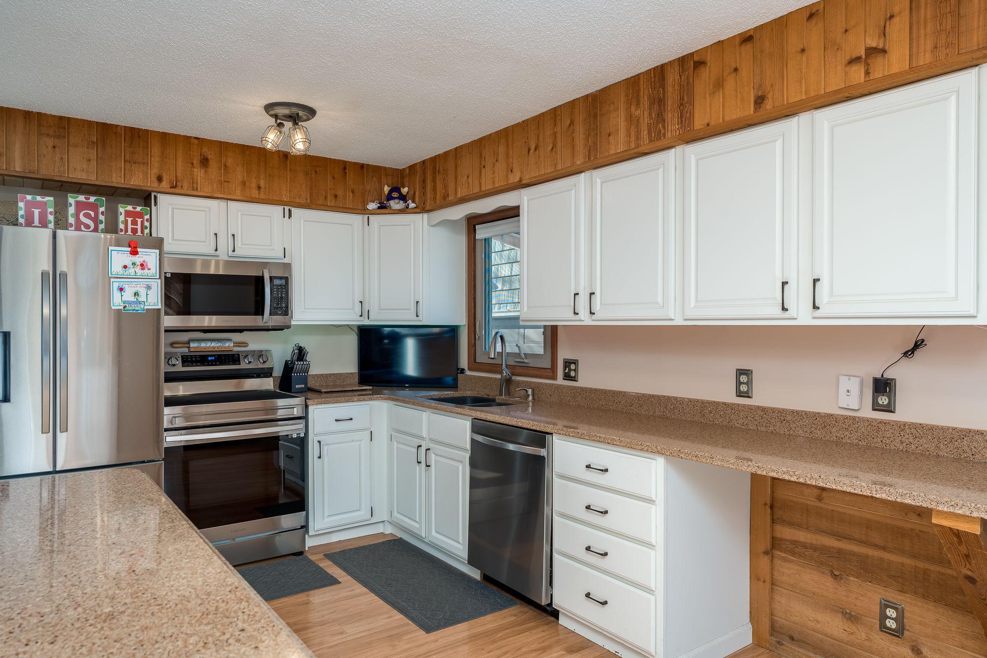 1444 Howard Street St. Peter, MN 56082 - Photo 8 of 31