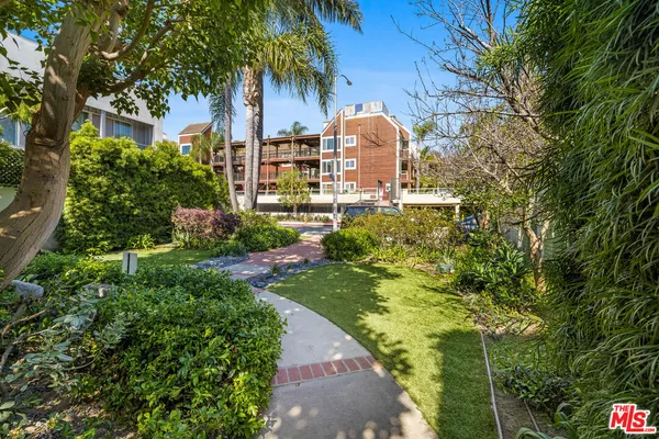 $1,200,000 | 4050 Vía Dolce, Unit 240, Marina del Rey, CA 90292