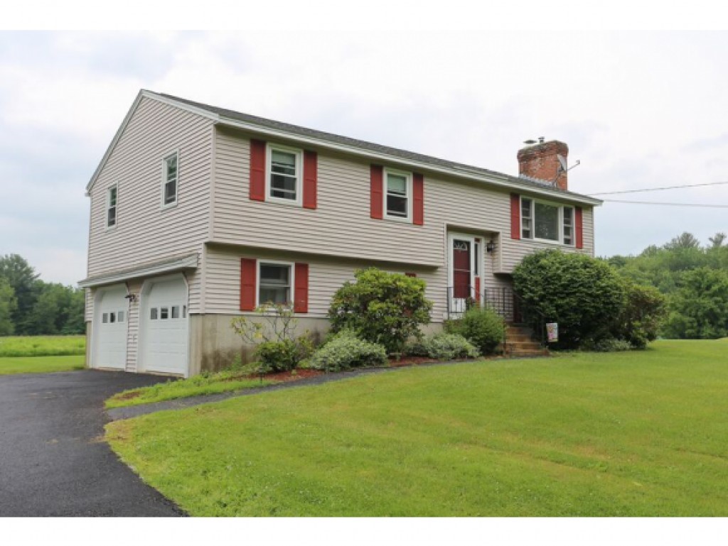 561 4th Range Road Pembroke, NH 03275 - Photo 1 of 17