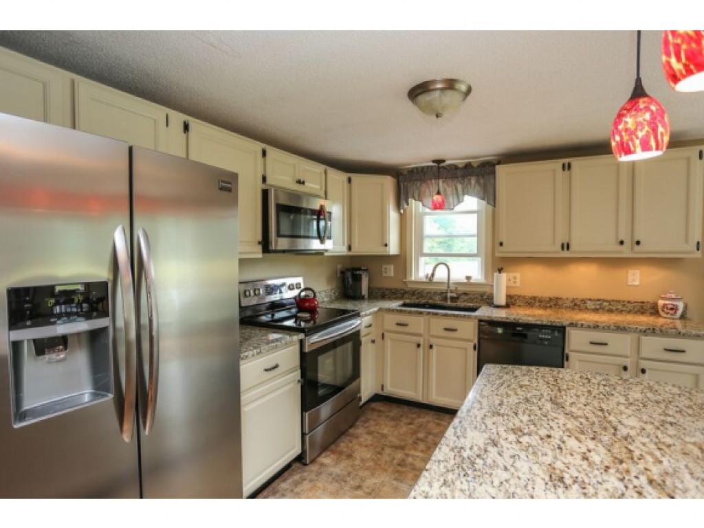 561 4th Range Road Pembroke, NH 03275 - Photo 3 of 17
