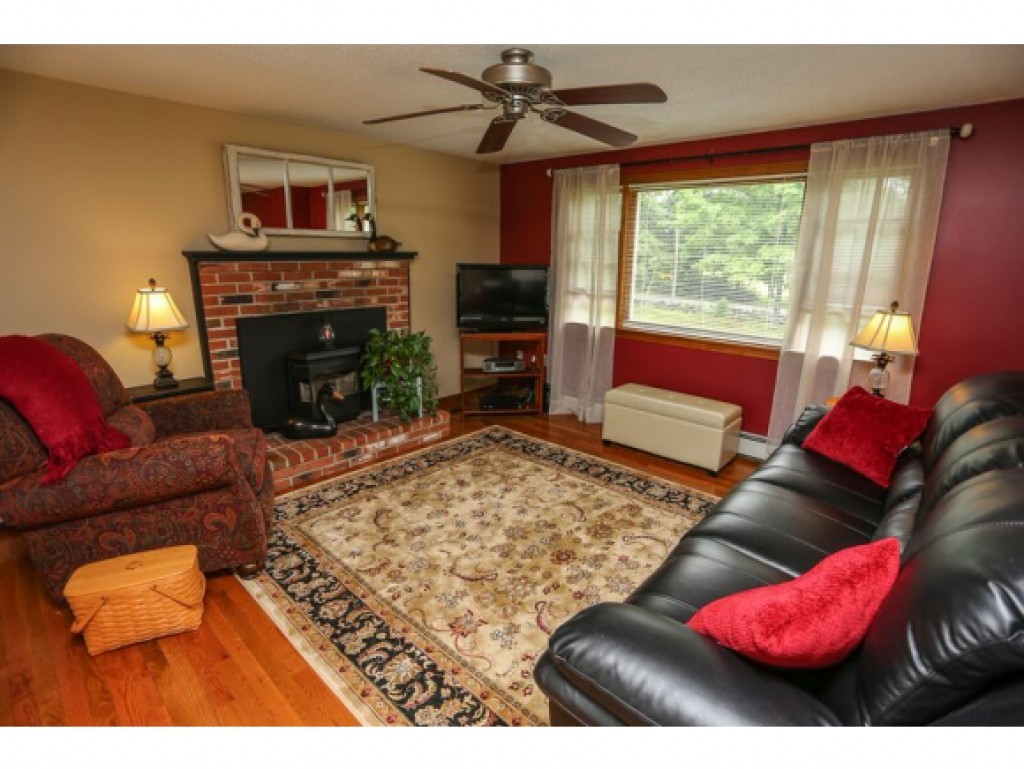 561 4th Range Road Pembroke, NH 03275 - Photo 5 of 17