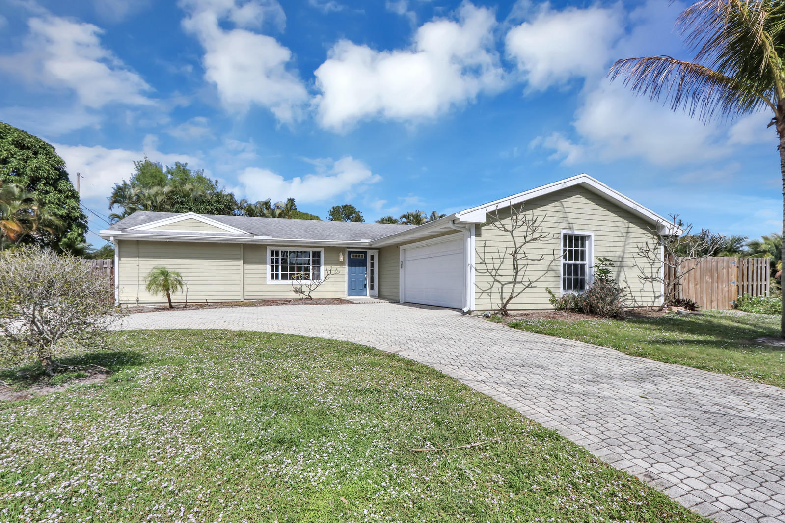19752 North Riverside Drive Jupiter, FL 33469 - Photo 1 of 33 02_Image_2_of_32_mls
