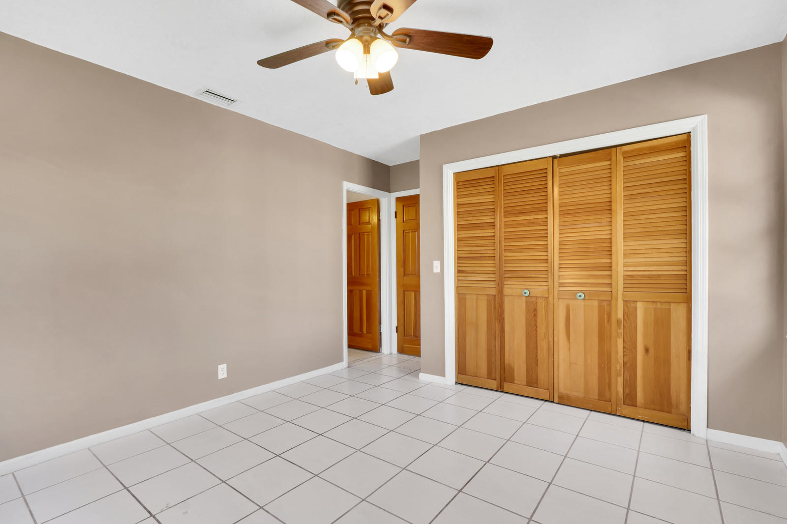 19752 North Riverside Drive Jupiter, FL 33469 - Photo 19 of 33 19_Image_19_of_32_mls