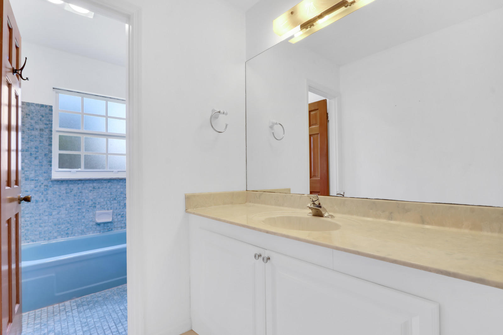 19752 North Riverside Drive Jupiter, FL 33469 - Photo 20 of 33 20_Image_20_of_32_mls