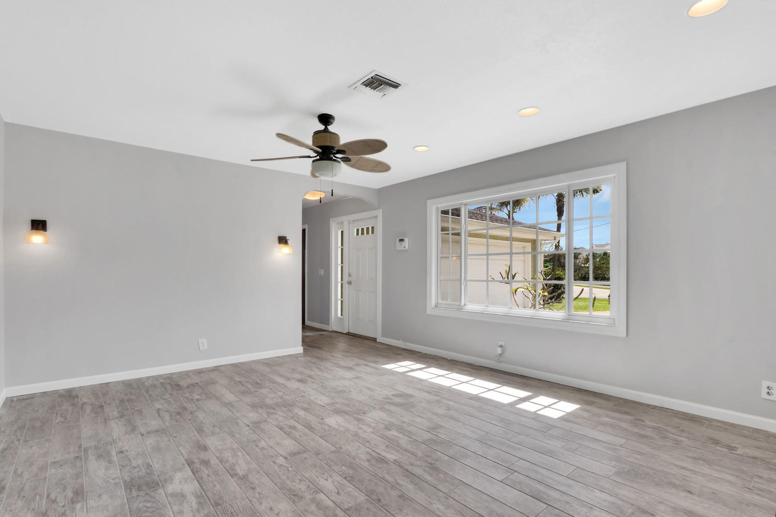 19752 North Riverside Drive Jupiter, FL 33469 - Photo 2 of 33 07_Image_7_of_32_mls
