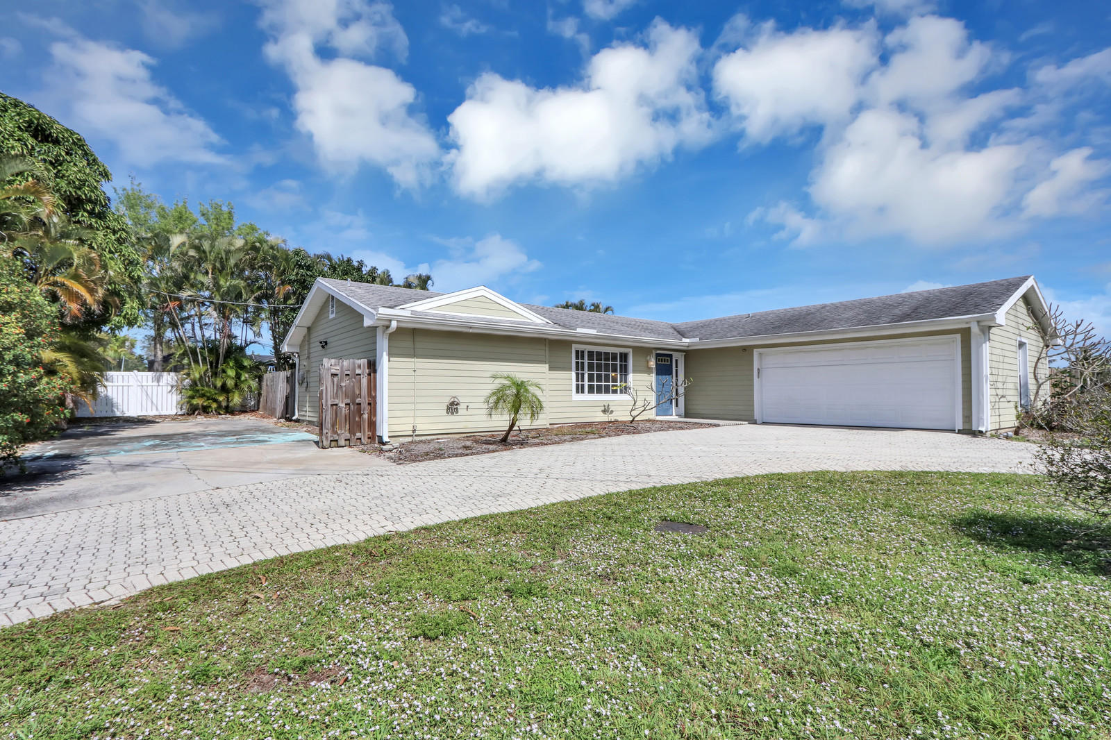 19752 North Riverside Drive Jupiter, FL 33469 - Photo 6 of 33 03_Image_3_of_32_mls