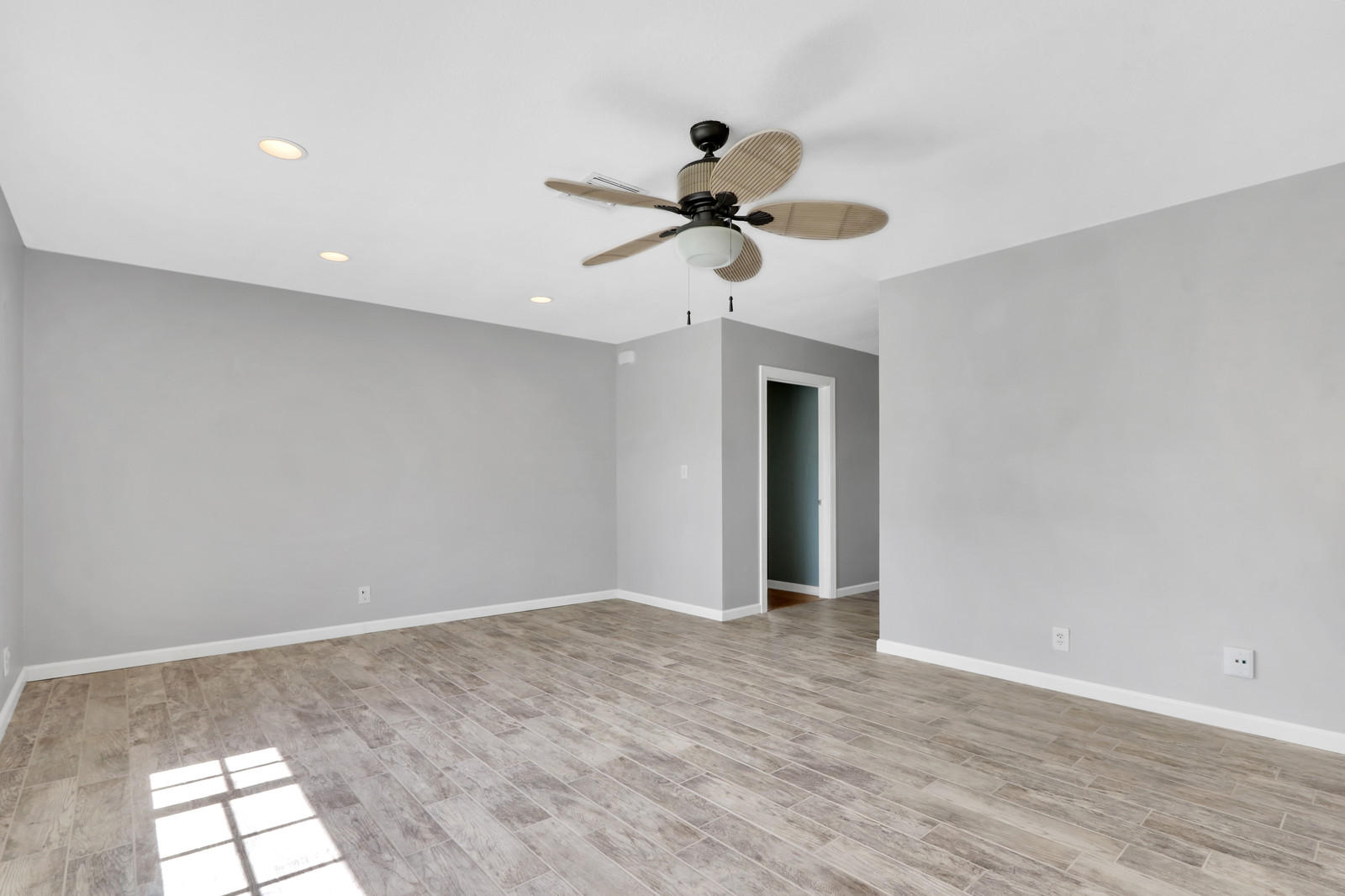 19752 North Riverside Drive Jupiter, FL 33469 - Photo 9 of 33 05_Image_5_of_32_mls