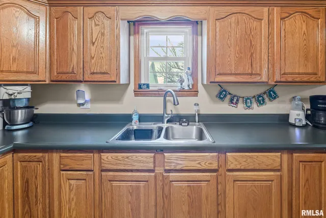 $215,000 | 7302 Hoffman Road, Centralia, IL 62801