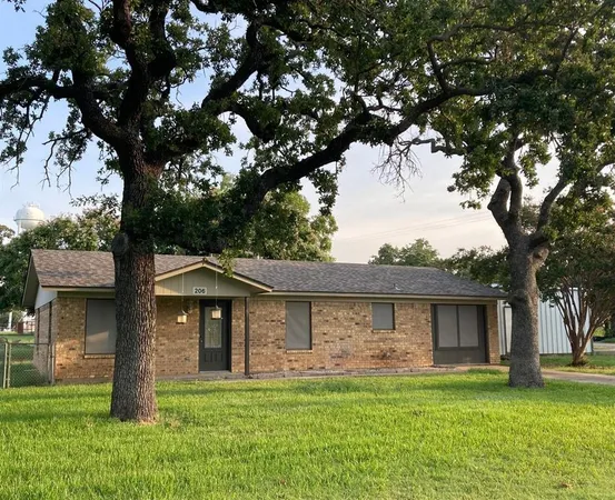 $1,845 | 206 East 3rd Street, Tolar, TX 76476