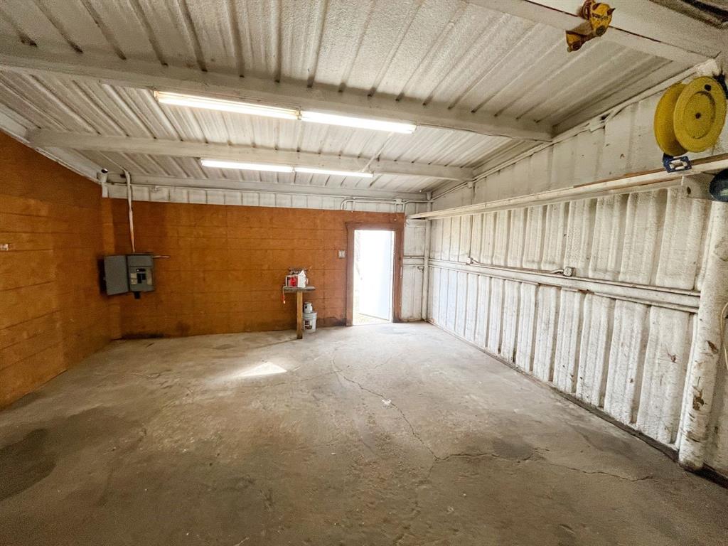 206 East 3rd Street Tolar, TX 76476 - Photo 19 of 21 a view of a garage
