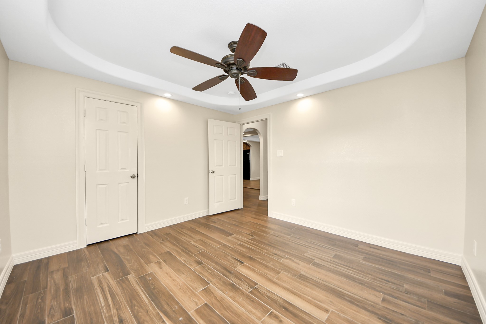 8925 Homewood Lane Houston, TX 77078 - Photo 20 of 28 a view of empty room with wooden floor