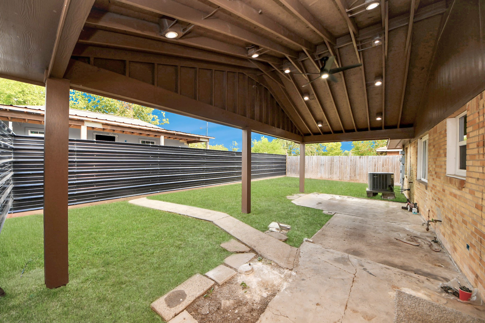 8925 Homewood Lane Houston, TX 77078 - Photo 26 of 28 a view of yard with porch