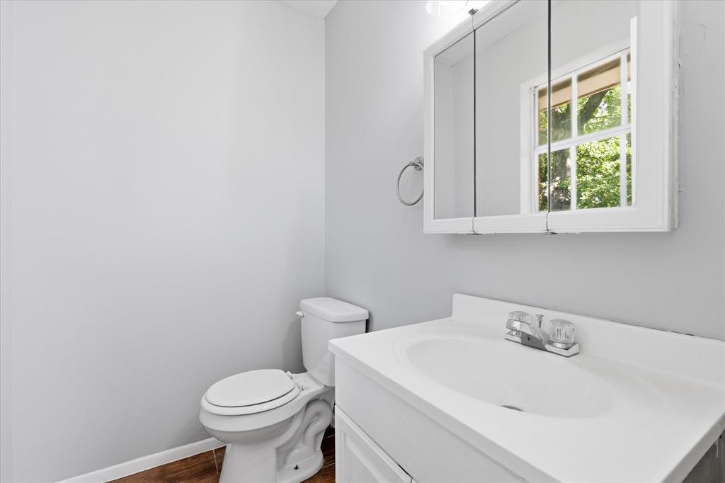 332 Ruth Street Denton, TX 76205 - Photo 22 of 36 Half Bath