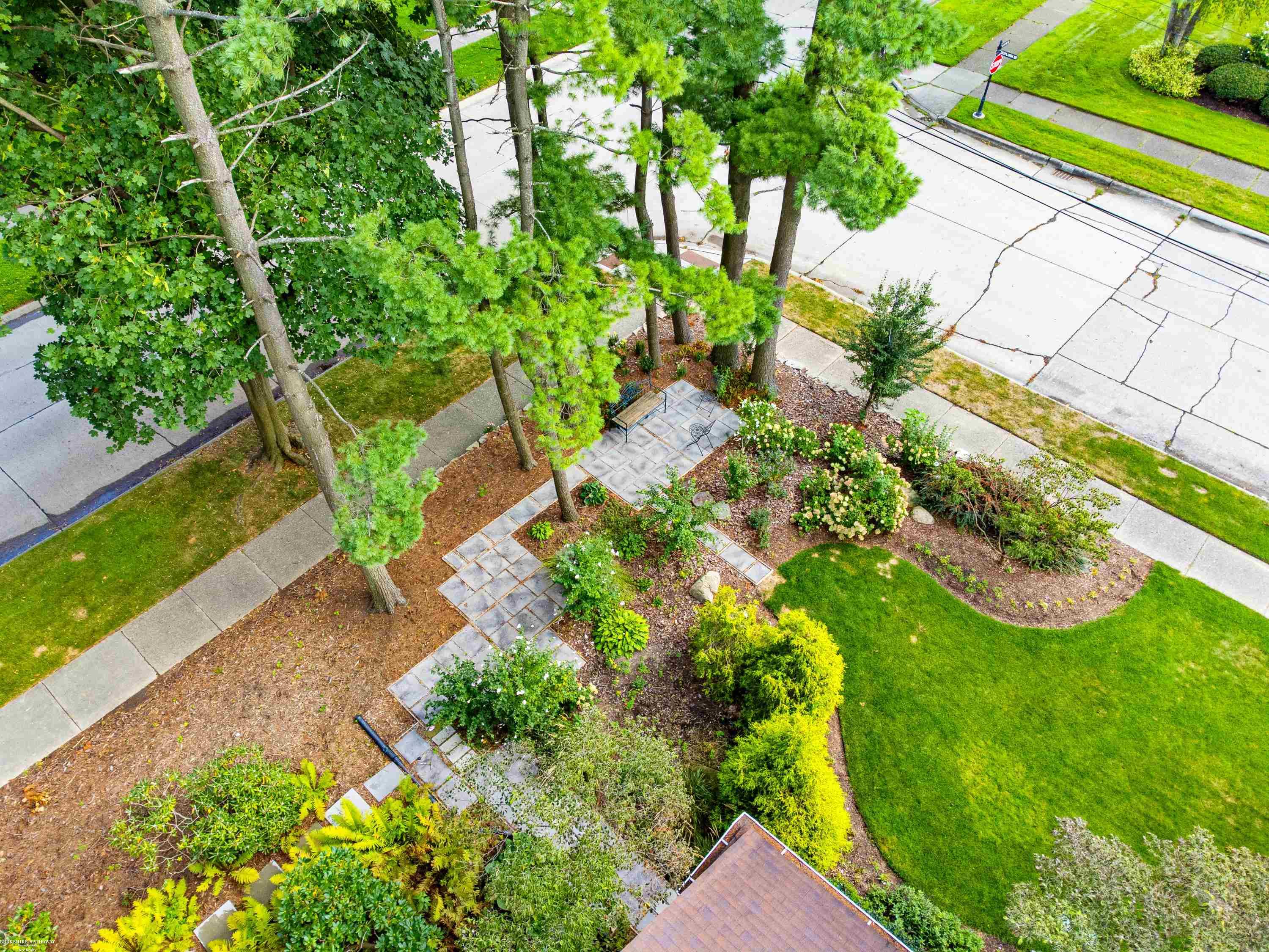 92 Deeplands Road Grosse Pointe, MI 48236 - Photo 9 of 75 50121634-8.JPG
