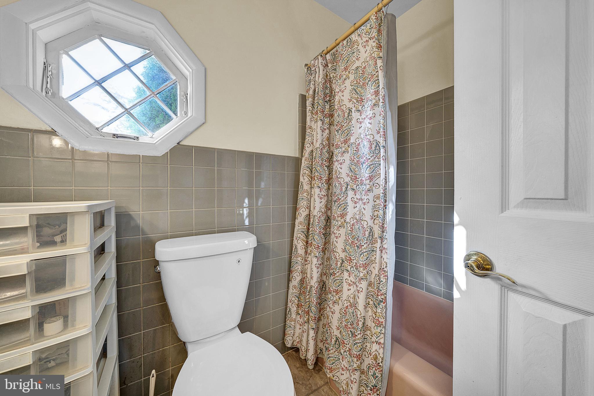 131 Bender Road Hatboro, PA 19040 - Photo 23 of 47 Main floor full bathroom 1