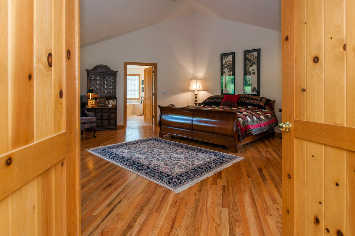 449-3744 Griffiths Spring Flagstaff, AZ 86005 - Photo 13 of 26 Master Suite
