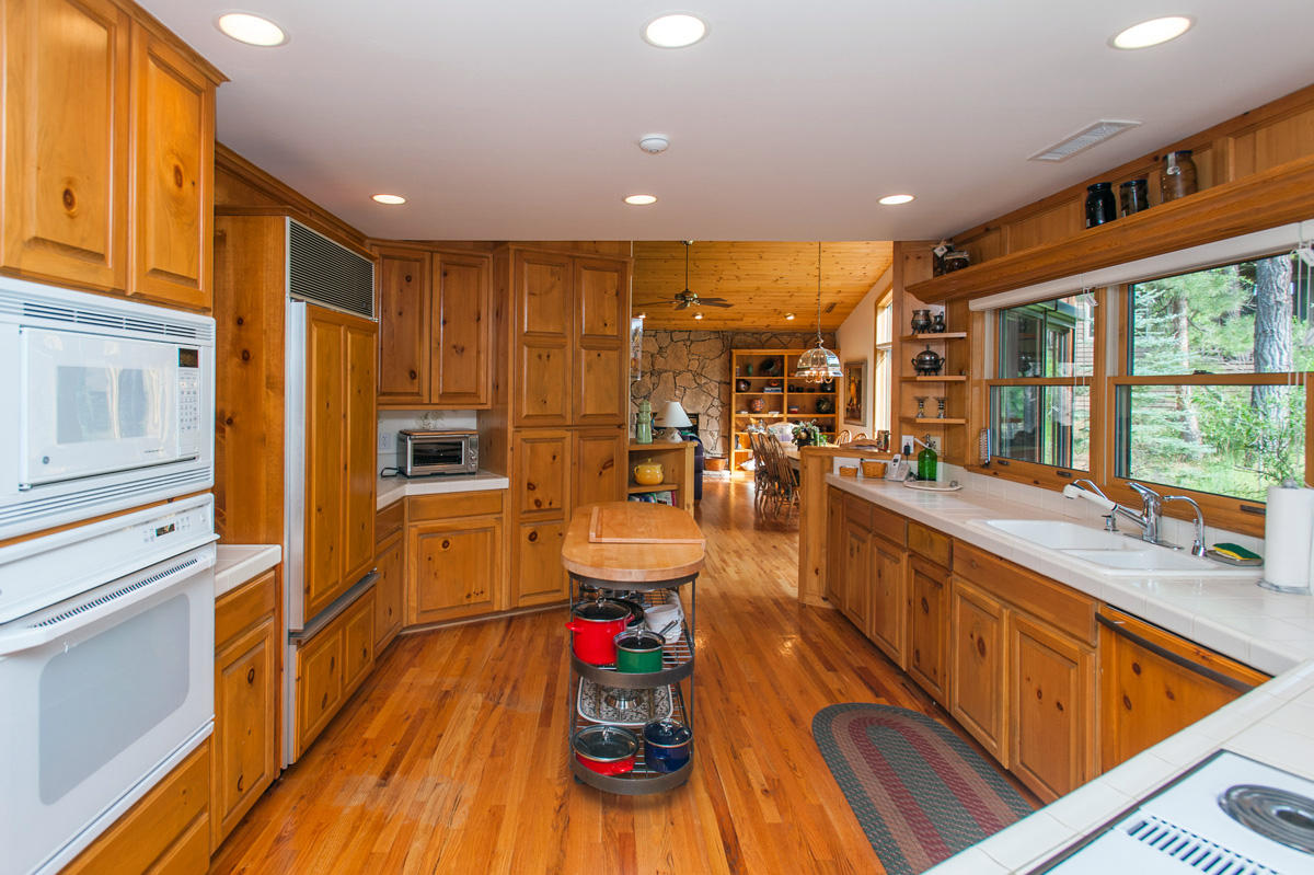 449-3744 Griffiths Spring Flagstaff, AZ 86005 - Photo 17 of 26 Kitchen