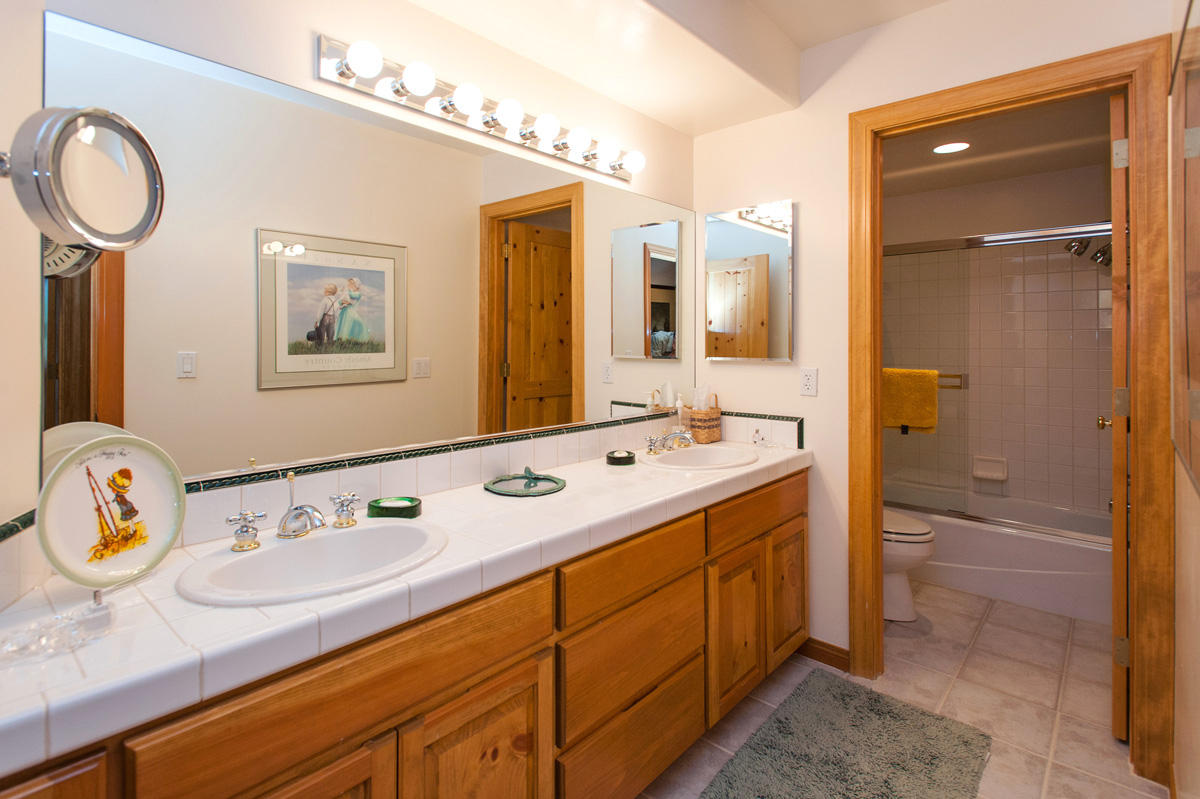 449-3744 Griffiths Spring Flagstaff, AZ 86005 - Photo 26 of 26 Guest Bath