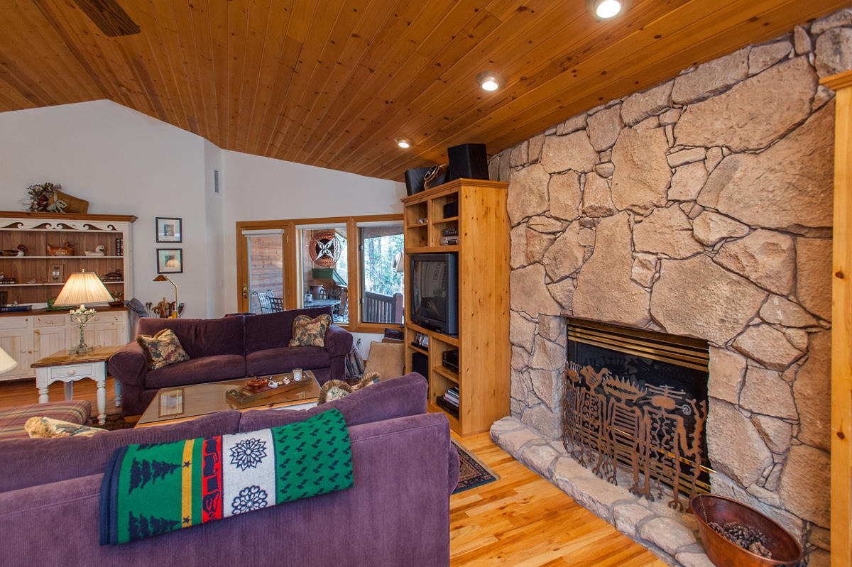449-3744 Griffiths Spring Flagstaff, AZ 86005 - Photo 9 of 26 Great Room / Fireplace