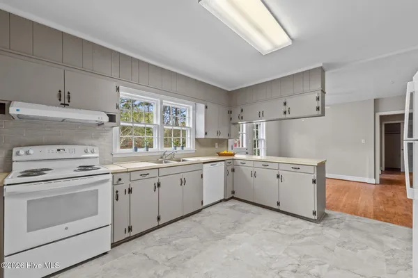 $2,250 | 1004 North Poplar Street, Aberdeen, NC 28315