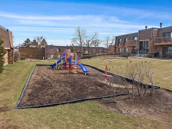 $185,000 | 112 Mullingar Court, Unit 1A, Schaumburg, IL 60193